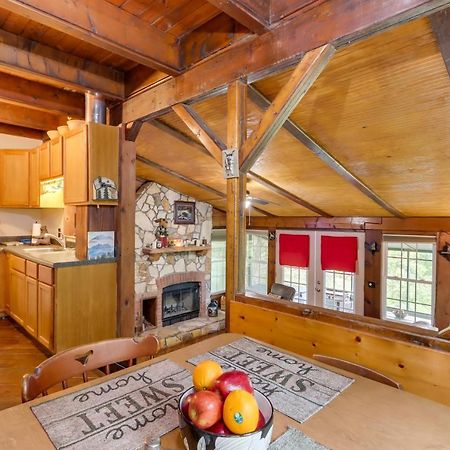 Mountaintop Ellijay Cabin With Private Hot Tub Exteriör bild