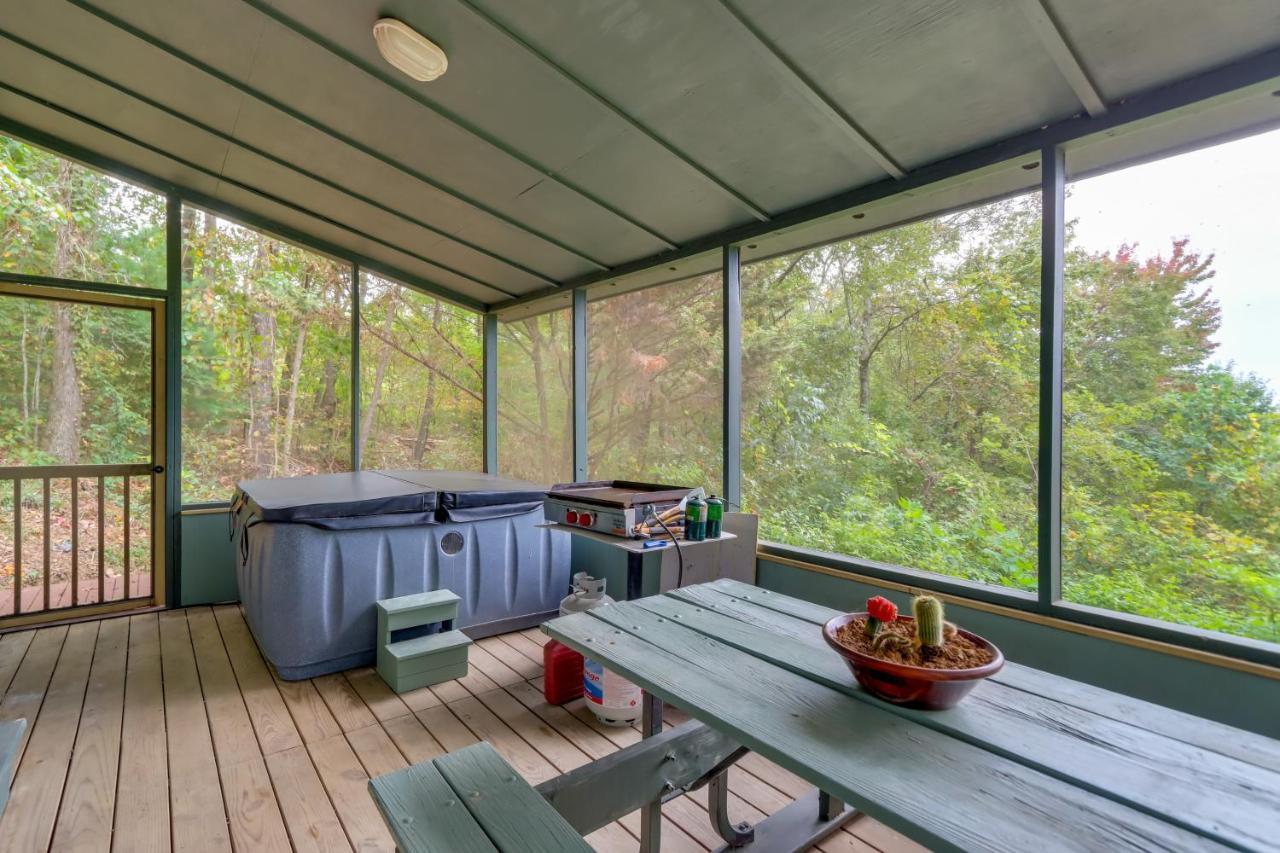 Mountaintop Ellijay Cabin With Private Hot Tub Exteriör bild