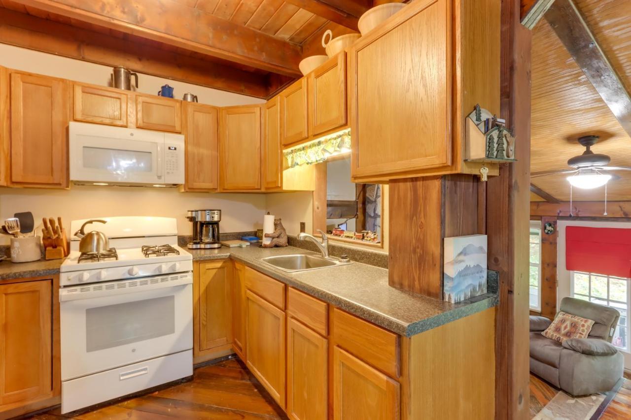 Mountaintop Ellijay Cabin With Private Hot Tub Exteriör bild
