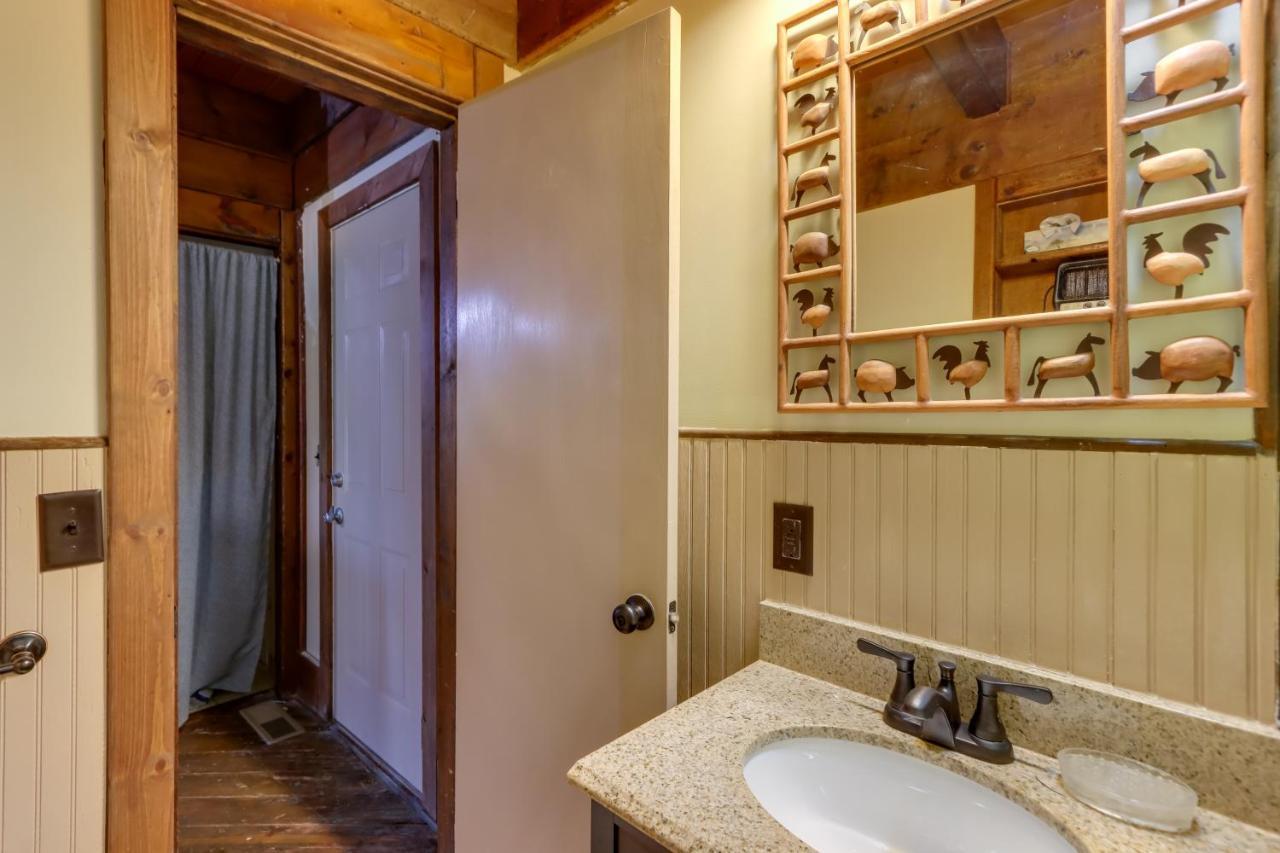 Mountaintop Ellijay Cabin With Private Hot Tub Exteriör bild